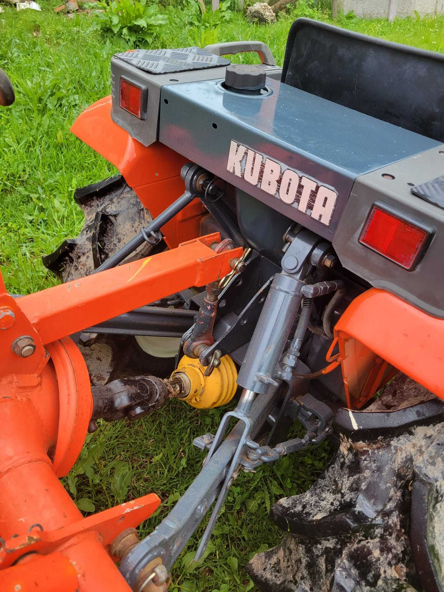 Trator Kubota Aste c/ Frese
