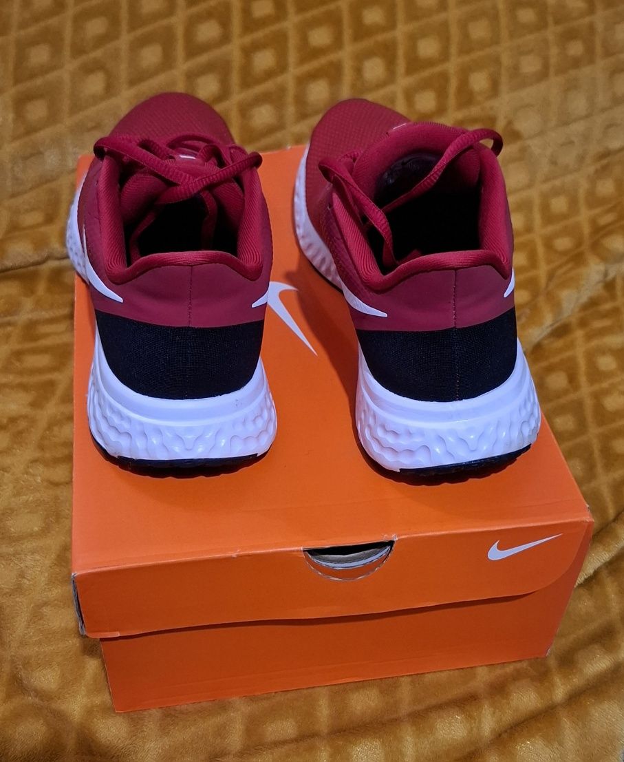 Sapatilhas Nike Revolution 5