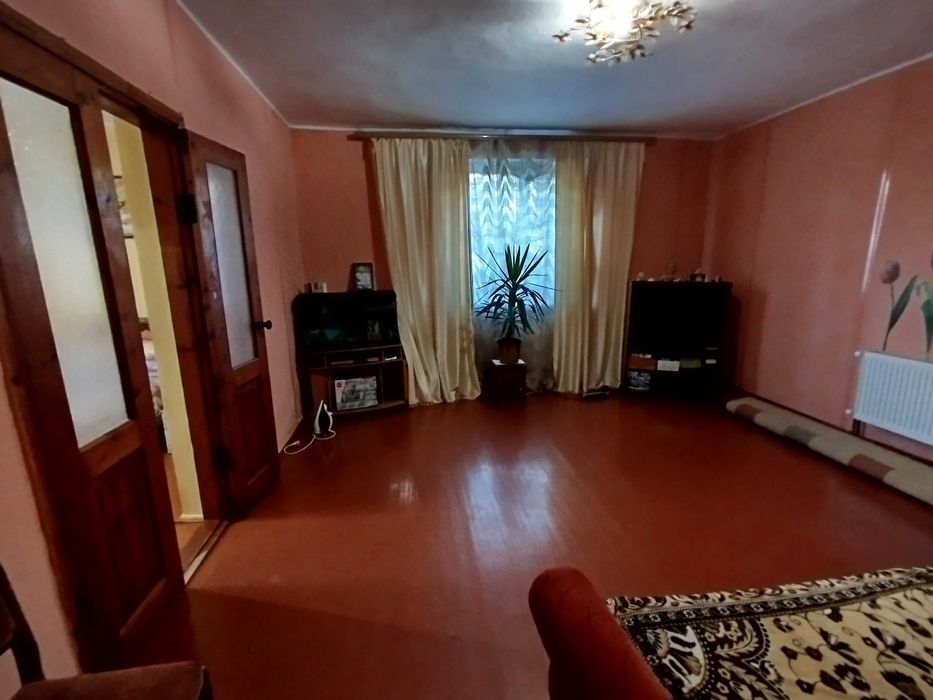 Продається будинок у центральній частині міста