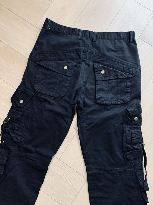 Czarne spodnie bojówki