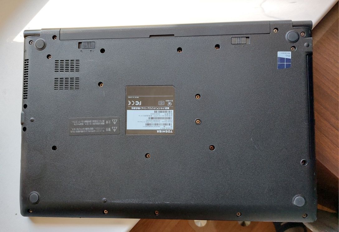 Ноутбук Toshiba 15.6/i3 4×2Ггц/8гб/ssd128/акб 3 години