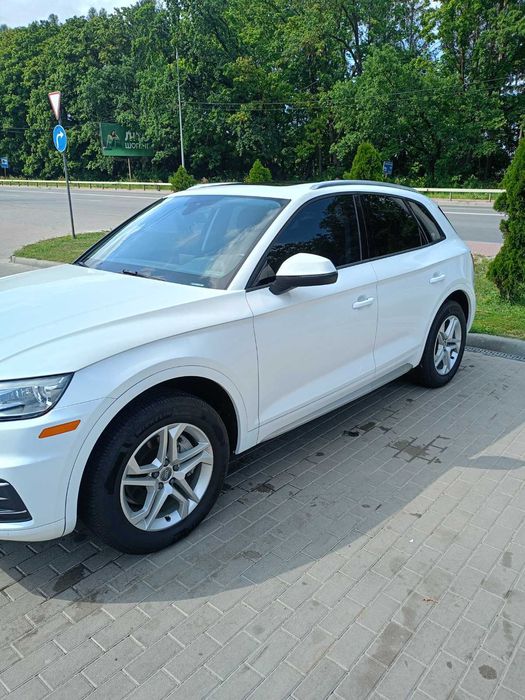 Audi Q5 2.0T Premium/2.0T Tech Premium 2017