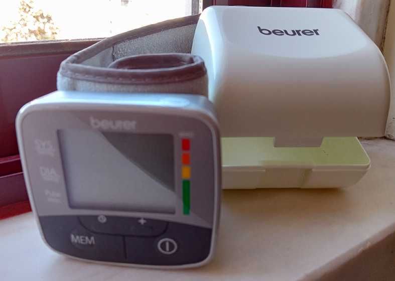 Medidor tensão arterial digital de pulso Beurer BC-32