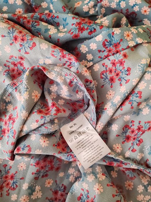 Śliczna lekka sukienka midi VRS rozmiar ok 46/48 poliester kwiaty