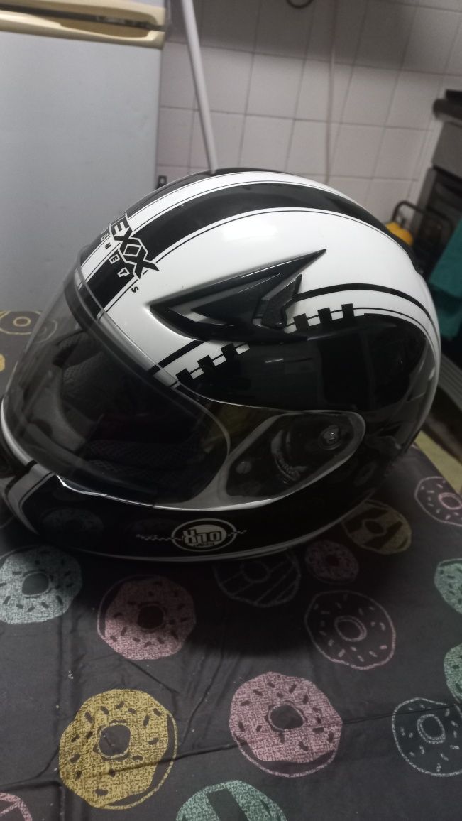 Capacete NEXX preto e branco