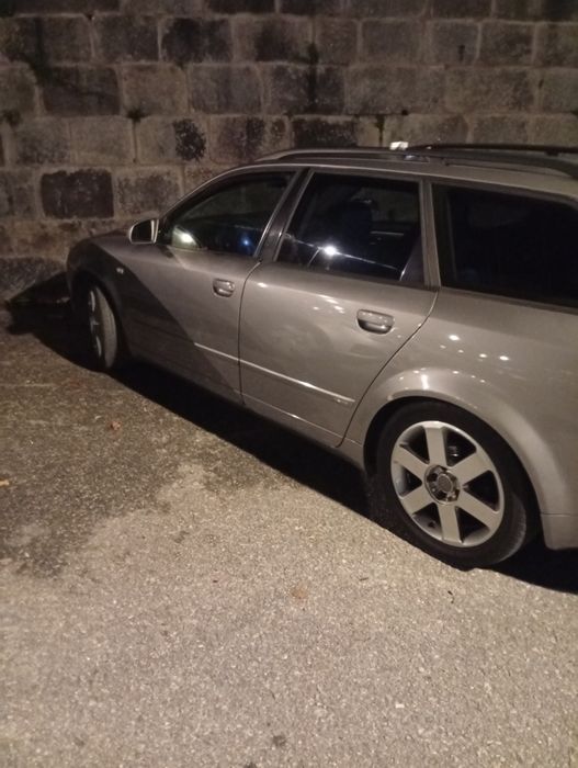 Audi A4 em bom estado