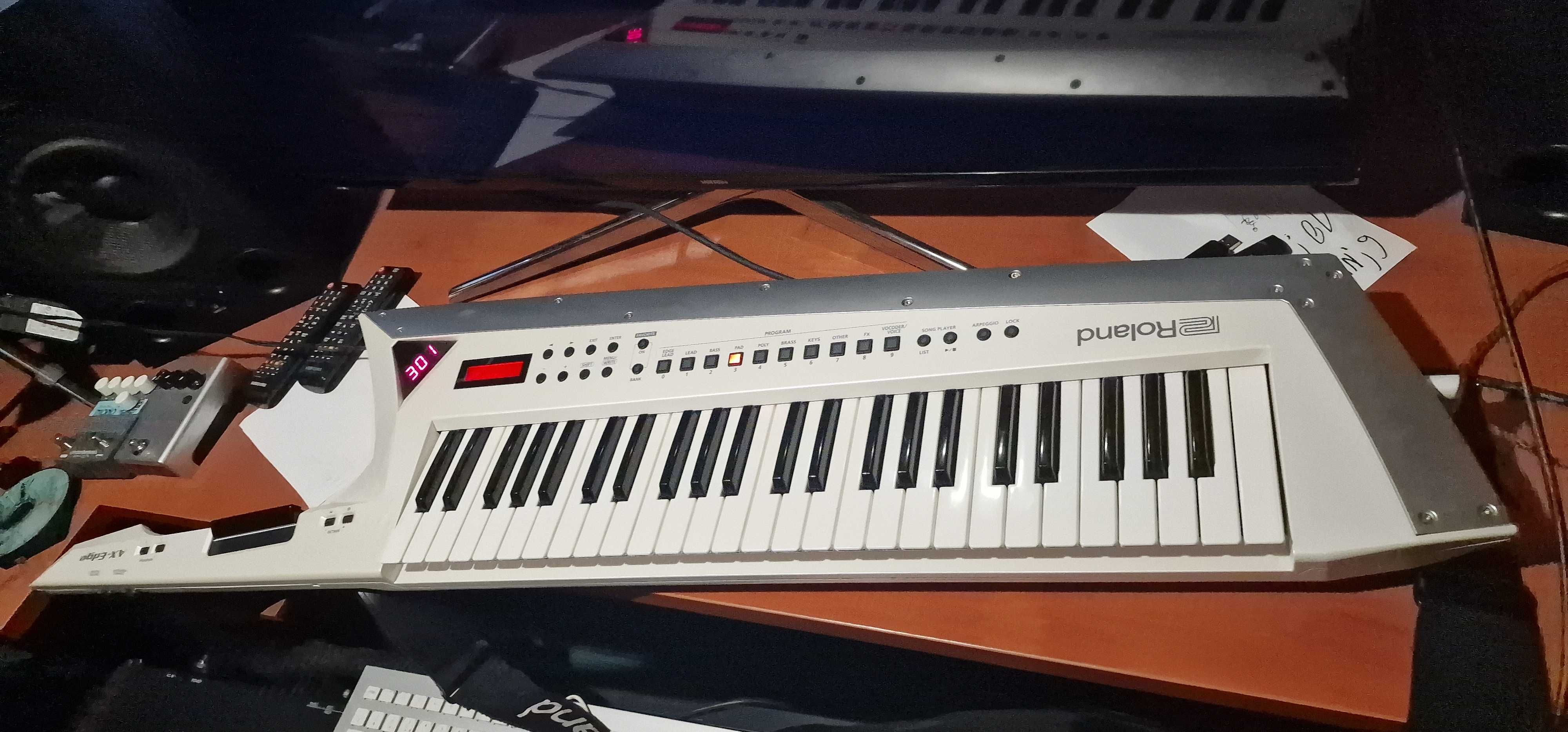 roland AX7 keytar syntezator vocoder ROLAND