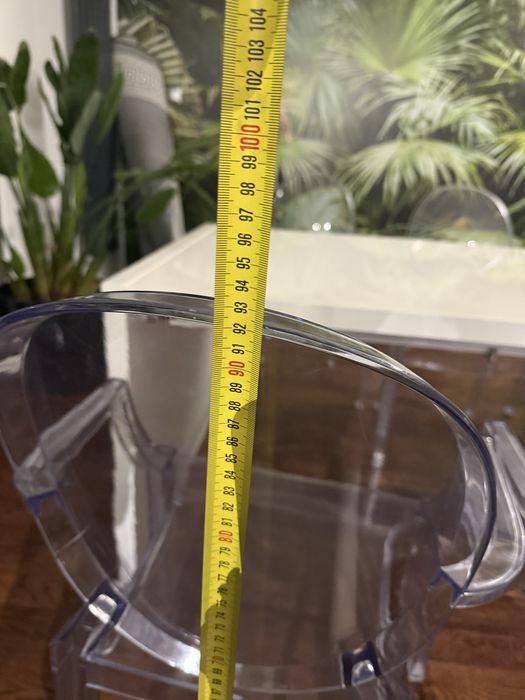 rozkładany stół z krzesłami