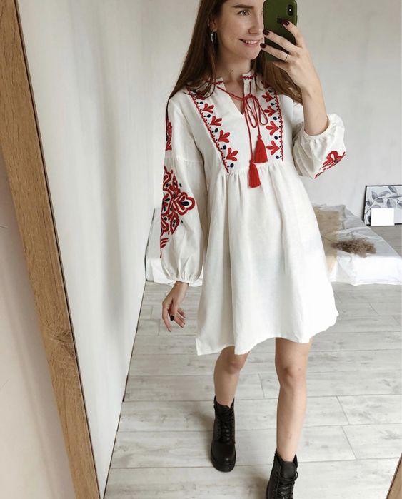 Бавовняна сукня з вишивкою, об’ємний рукавчик
