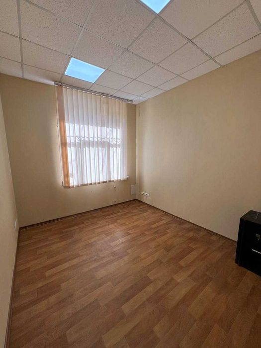 Продам офисное момещение. Отличная локация. Левый берег