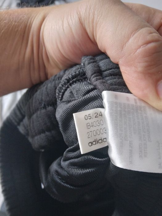 Spodnie dresowe chłopięce adidas rozmiar S, na wiek 12-13 lat