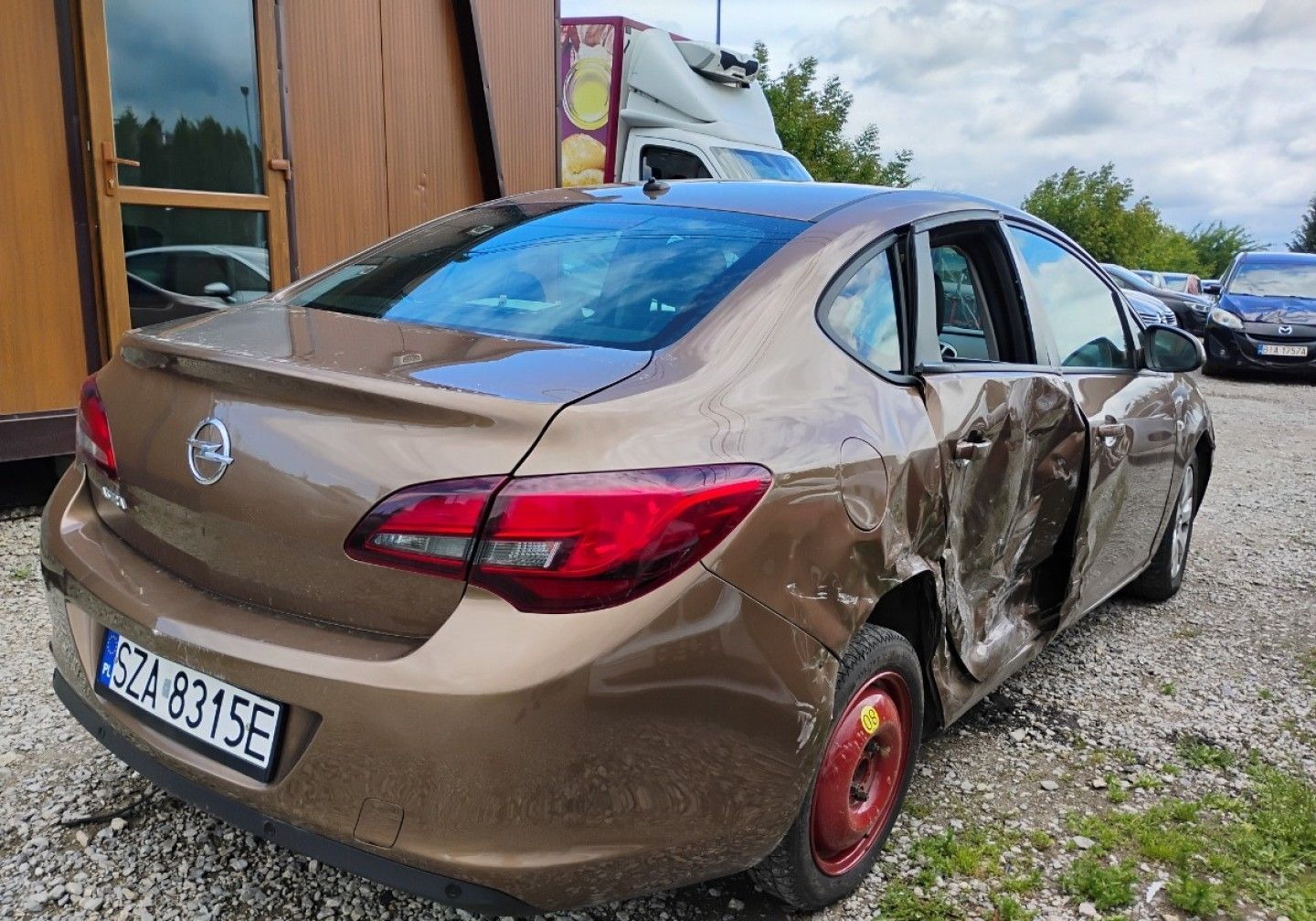 Opel Astra 2016r, Salonowa. 1.6 LPG. Uszkodzony prawy bok. Jeździ.