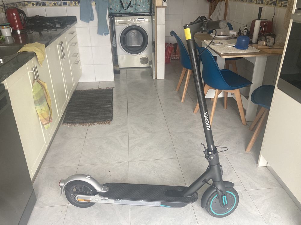 Trotinete Xiaomi Mi Eletric Scooter Mercedes AMG Petronas F1 Edition