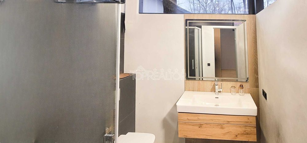 У продажі сучасний будинок с басейном в селищі Лісне! Без комісії!