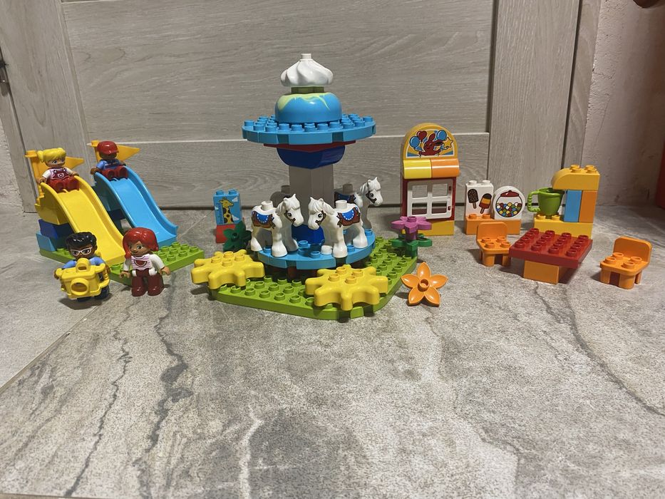 Конструктор лего дупло Семейный парк аттракционов