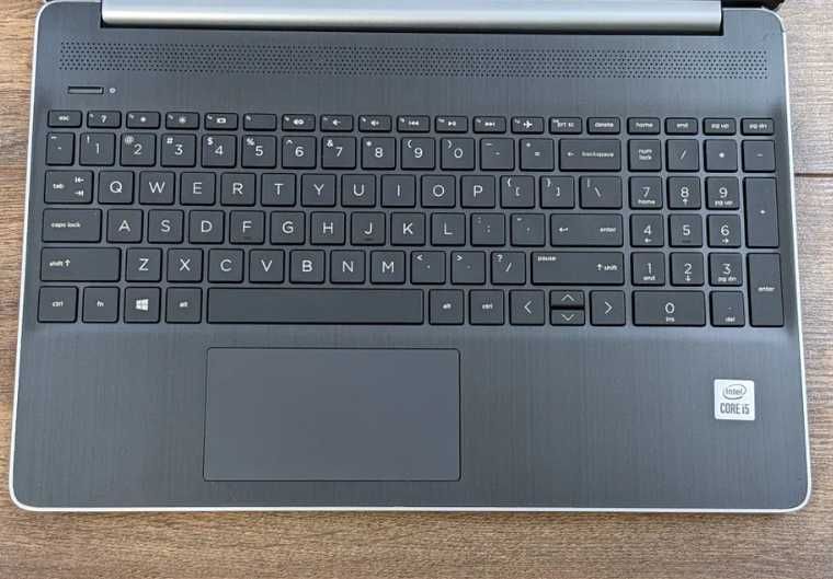 Ультрабук HP Laptop 15-dy1086nr / 15.6" / Intel Core i5-1035G1