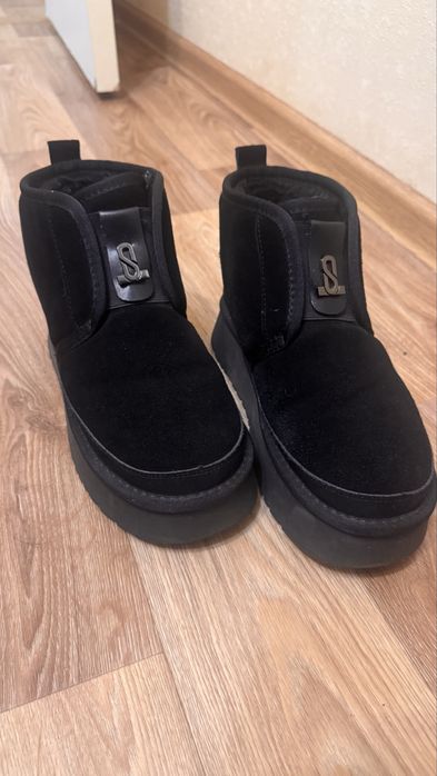 Уггі ,жіноче взутт 38 розмір ,24 см