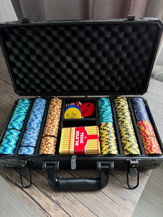 Набор для покера 300 фишек (глинные фишки)