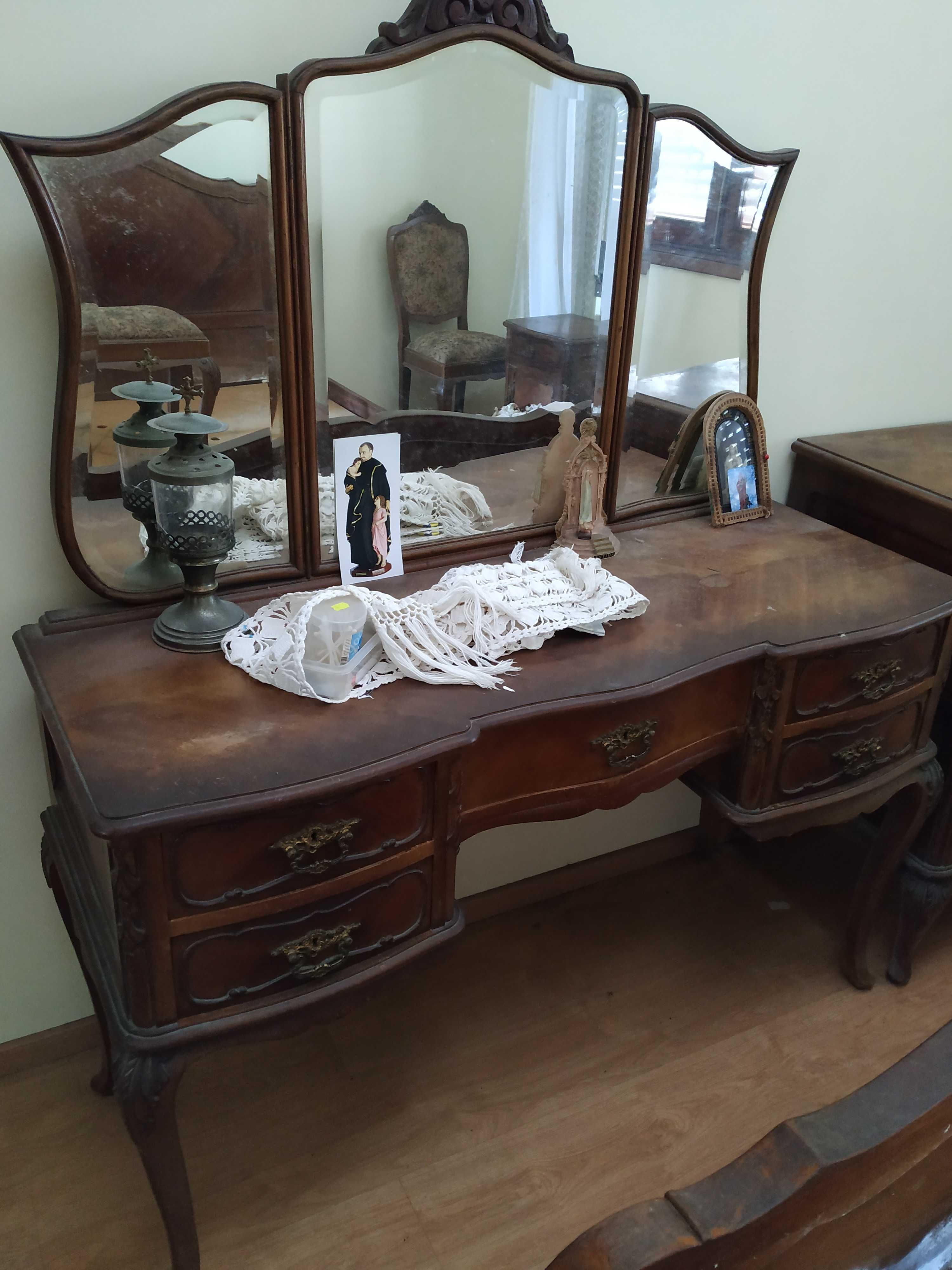 Móveis antigos - para restauro - toucador e banco