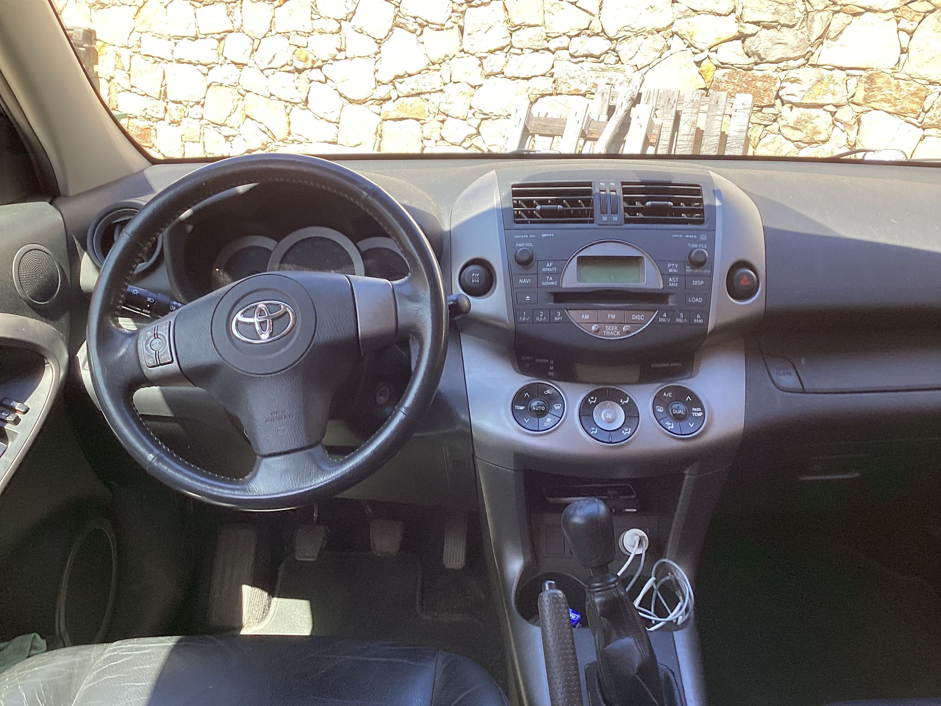 Toyota RAV4 gasóleo 2.2L preto 2007