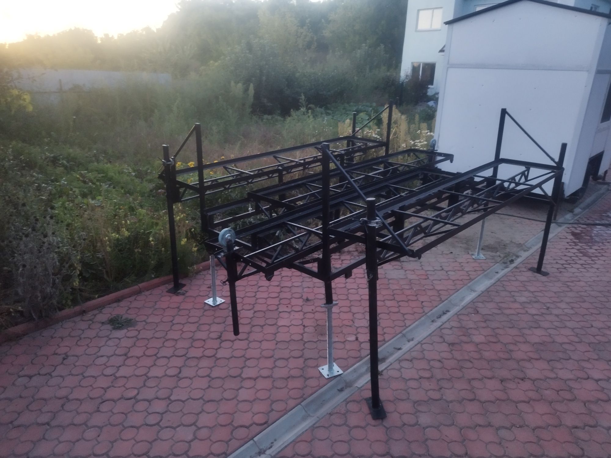 Причіп Лев з лафетами
