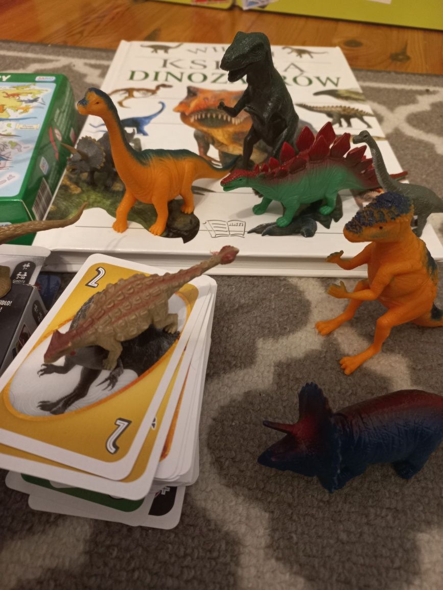 Dinozaury puzzle  karty uno figurki encyklopedia dinozaurow
