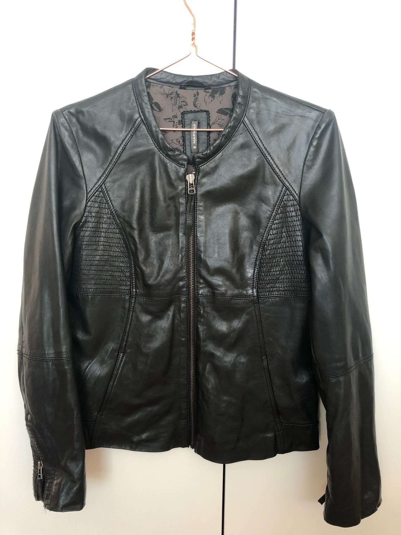 Biker jacket de pele preta Naf Naf