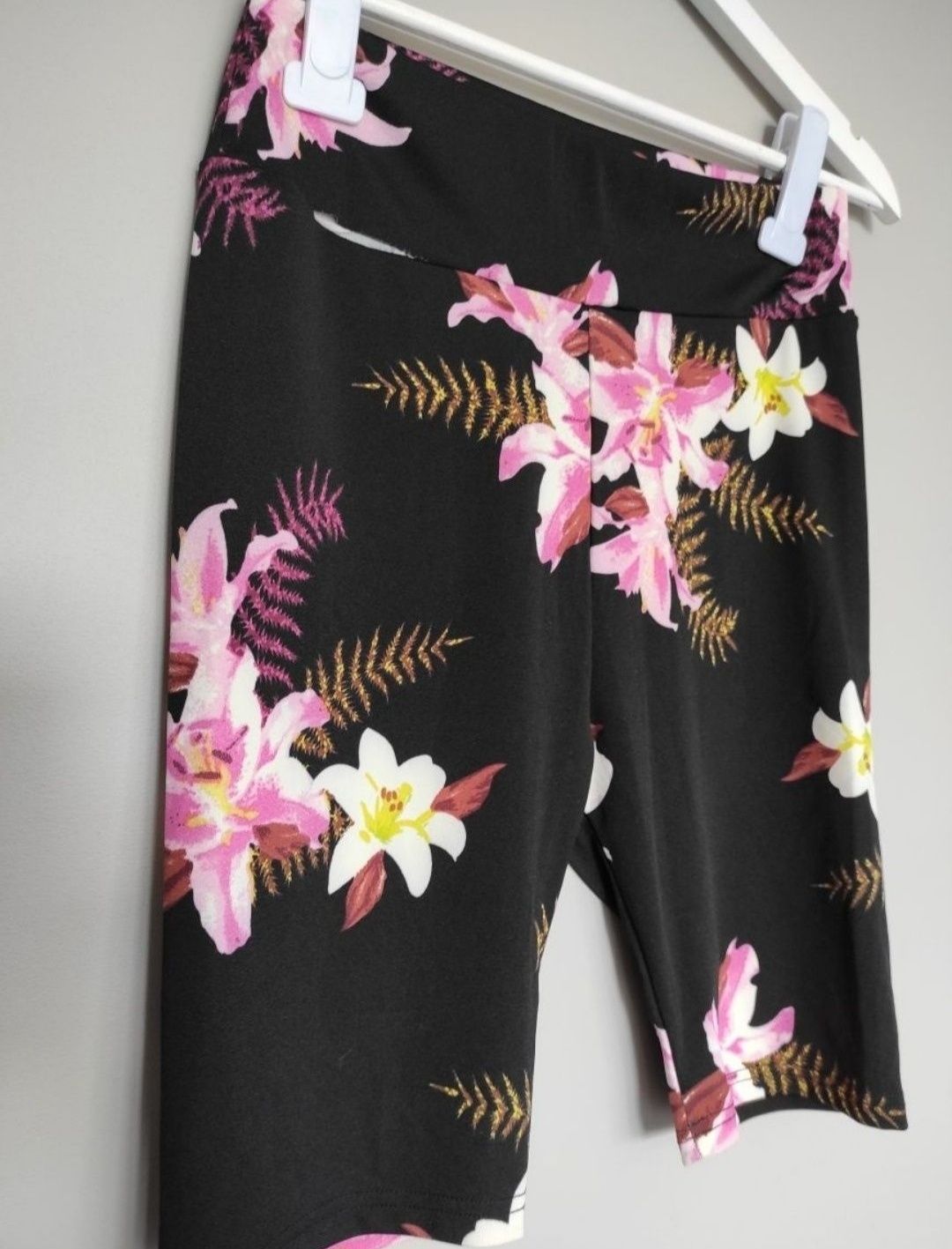 Leginsy ,kolarki , fitness w kwiaty r.38/40