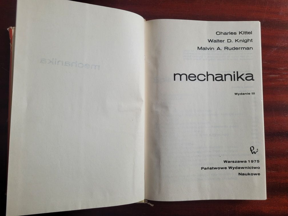 "Mechanika" C. Kittel, W. D. Knight, M.A. Ruderman