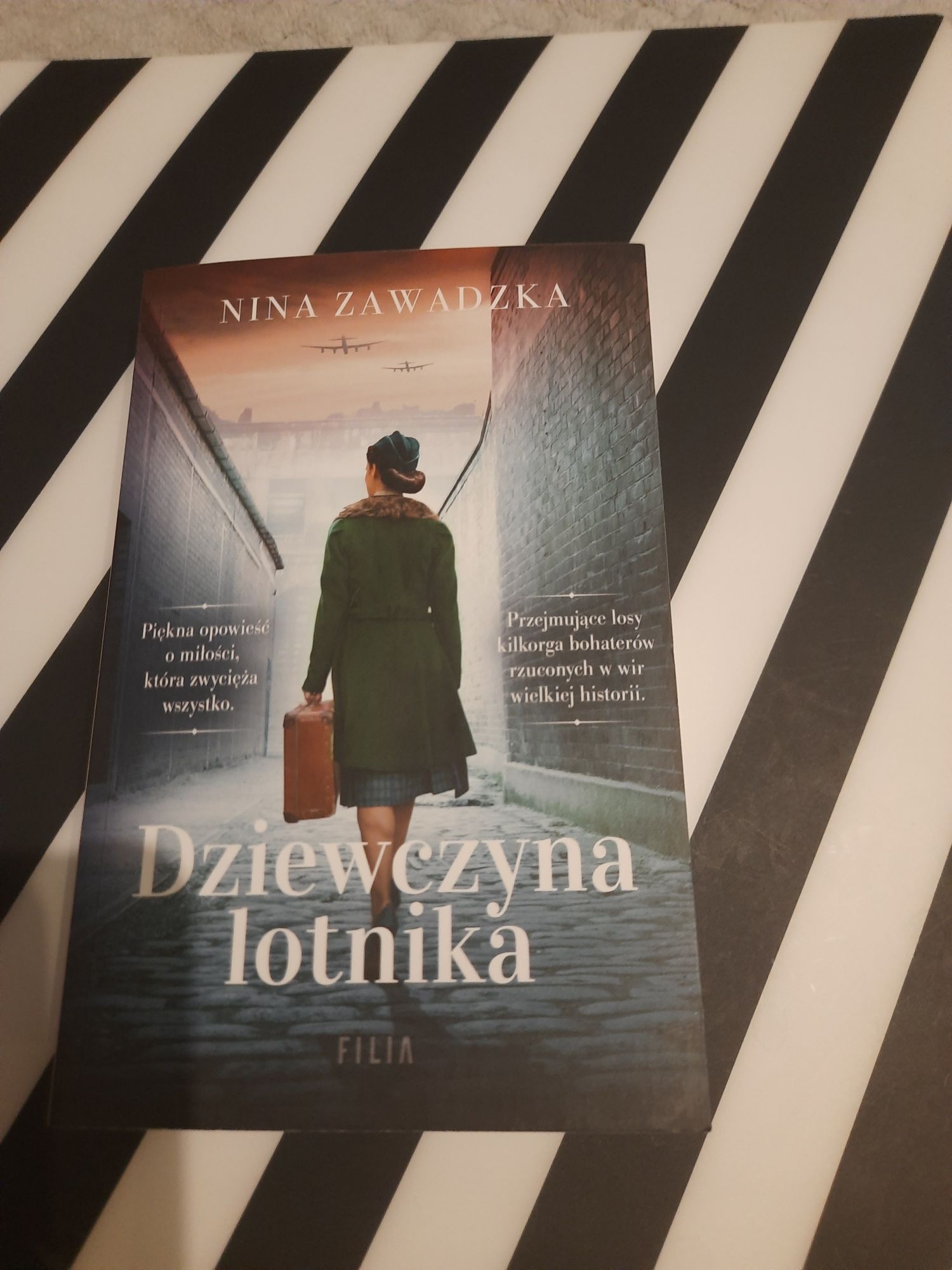 Książka pt."Dziewczyna lotnika" autor Nina Zawadzka