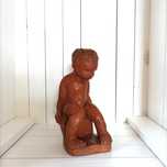 Gliniana rzeźba małego chłopca. Figurka. Rzeźba. Handmade.
