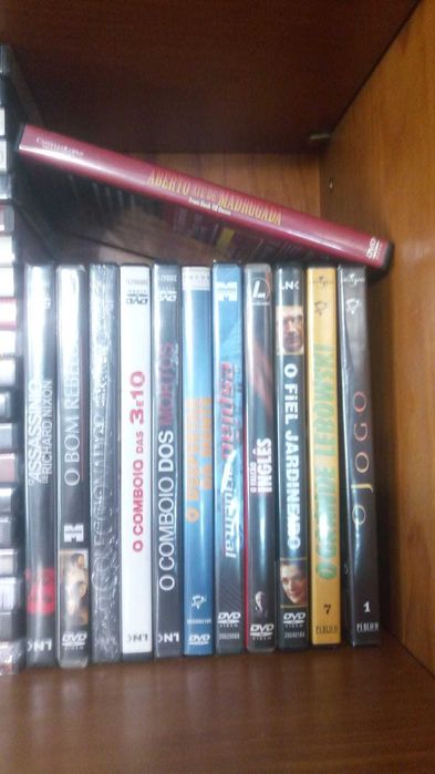 Conjunto +120 DVDs Filmes e outros