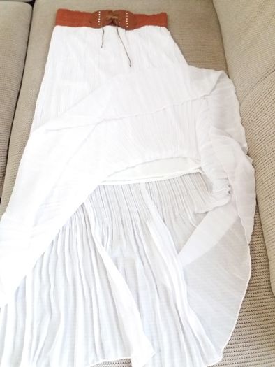 Продам юбку белого цвета р 48-50