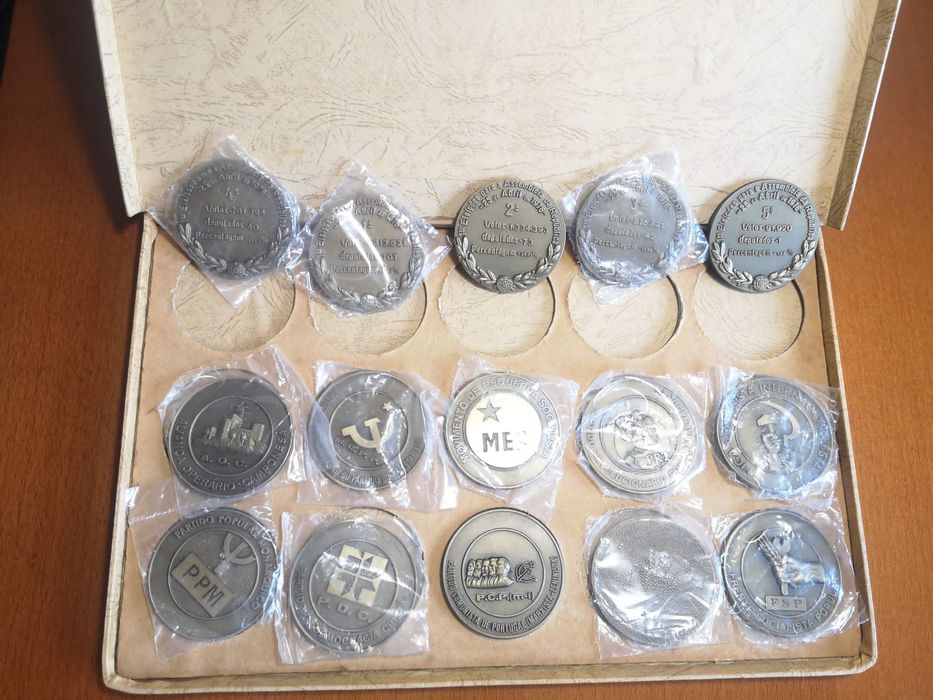 Coleção de medalhas das primeiras eleições livres: 25 Abril 1976