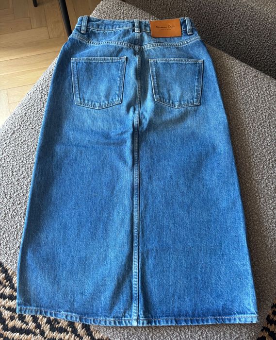 Nowa prosta spódnica jeansowa, z rozcięciem z przodu. Massimo Dutti
