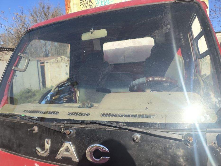 Грузовик Jac 1020 будка обмен на бус