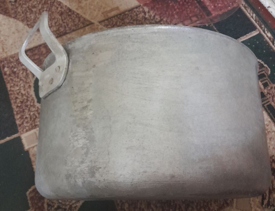 Продам тяжкі алюмінієві каструлі часів СССР.