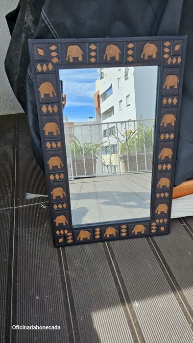 Espelho com moldura