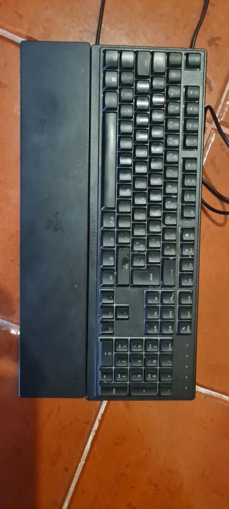 Vendo teclado + fones gaming
