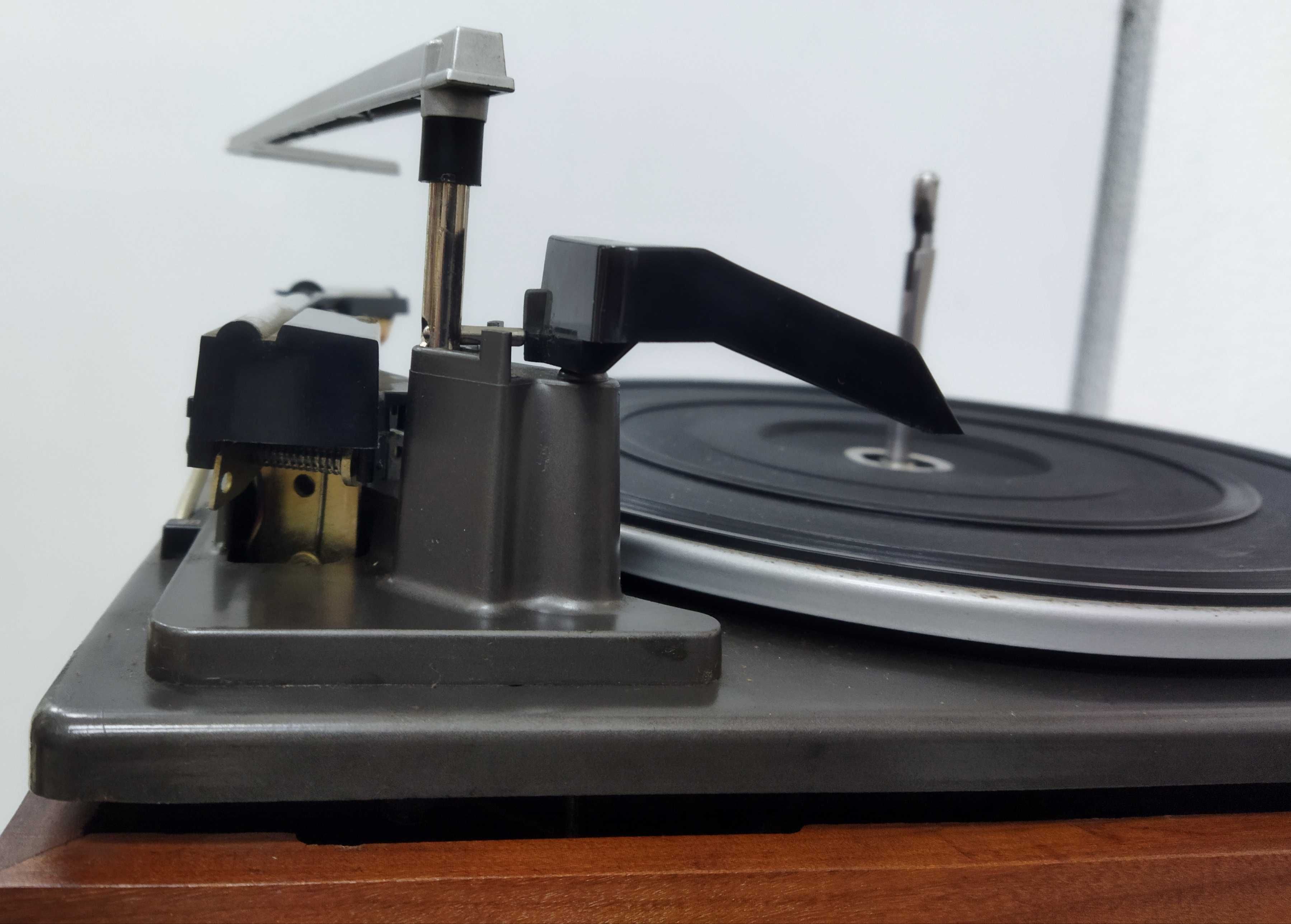 Gira Discos Garrard 2025TC Automatic - A funcionar em pleno
