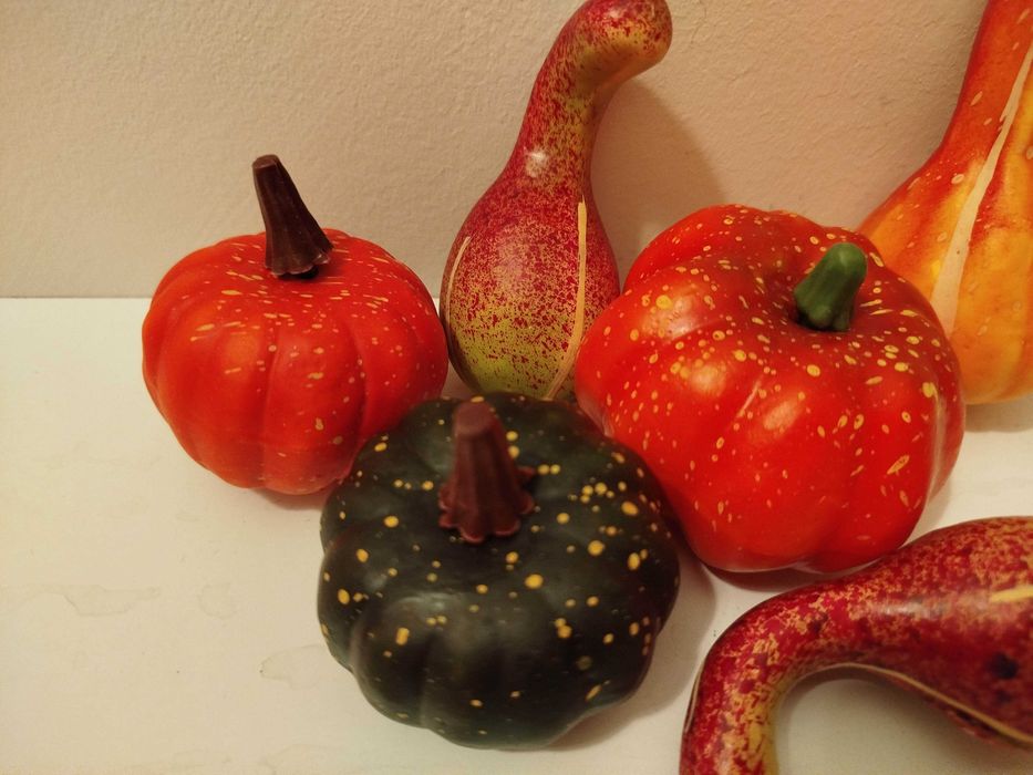 Dekoracje na Halloween Sztuczne małe dynie 6 sztuk