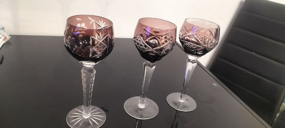 Sprzedam kieliszki wazon i figurkę.