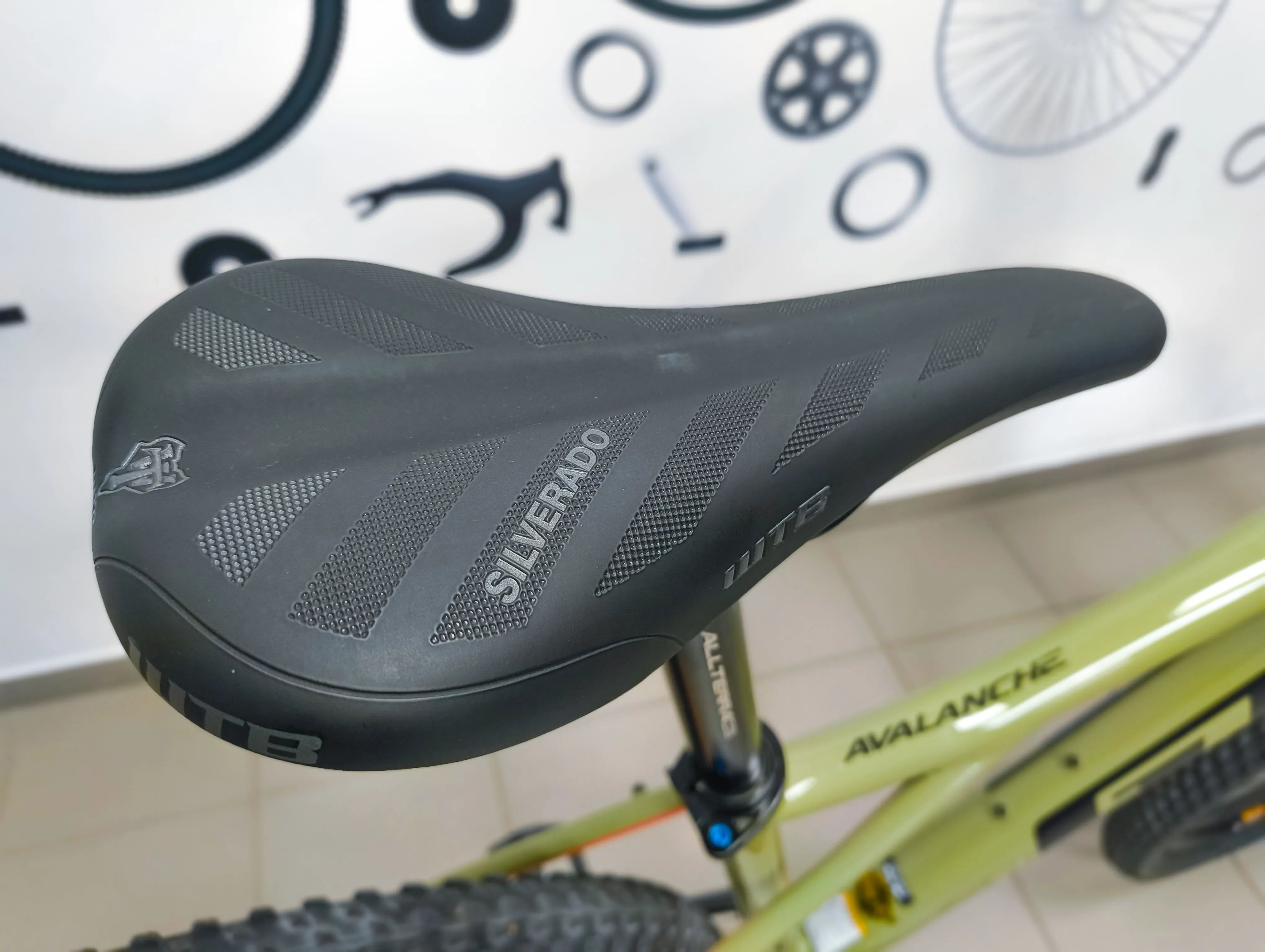 Rower męski GT Avalanche 29 Elite L