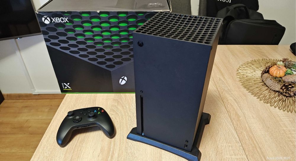 Xbox Series X 1tb + pad + pudełko – stan bardzo dobry,