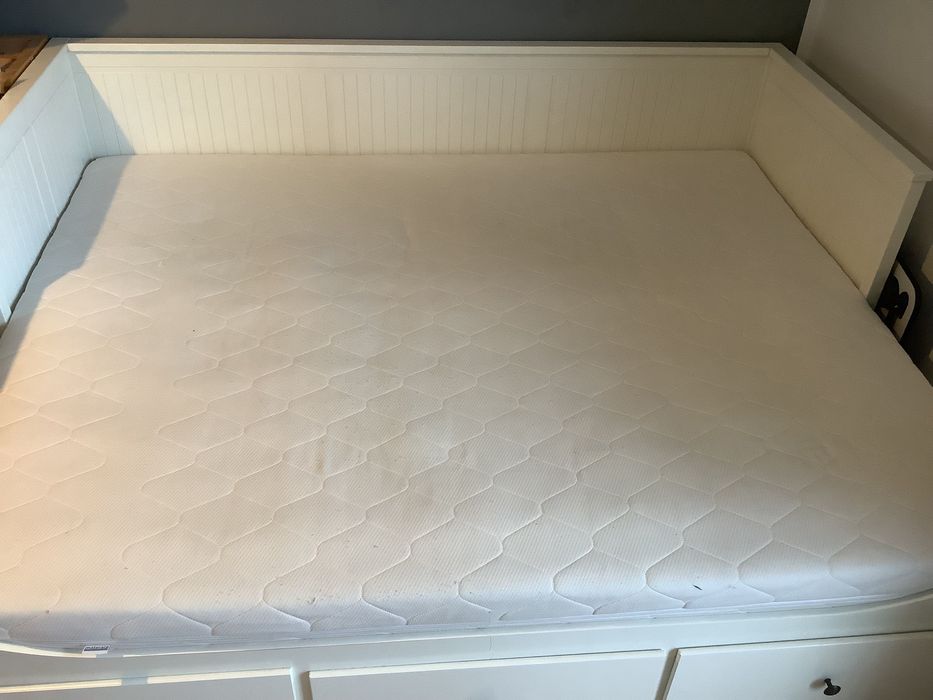 Sprzedam materac używany 3 miesiące. Materac jest w świetnym stanie.