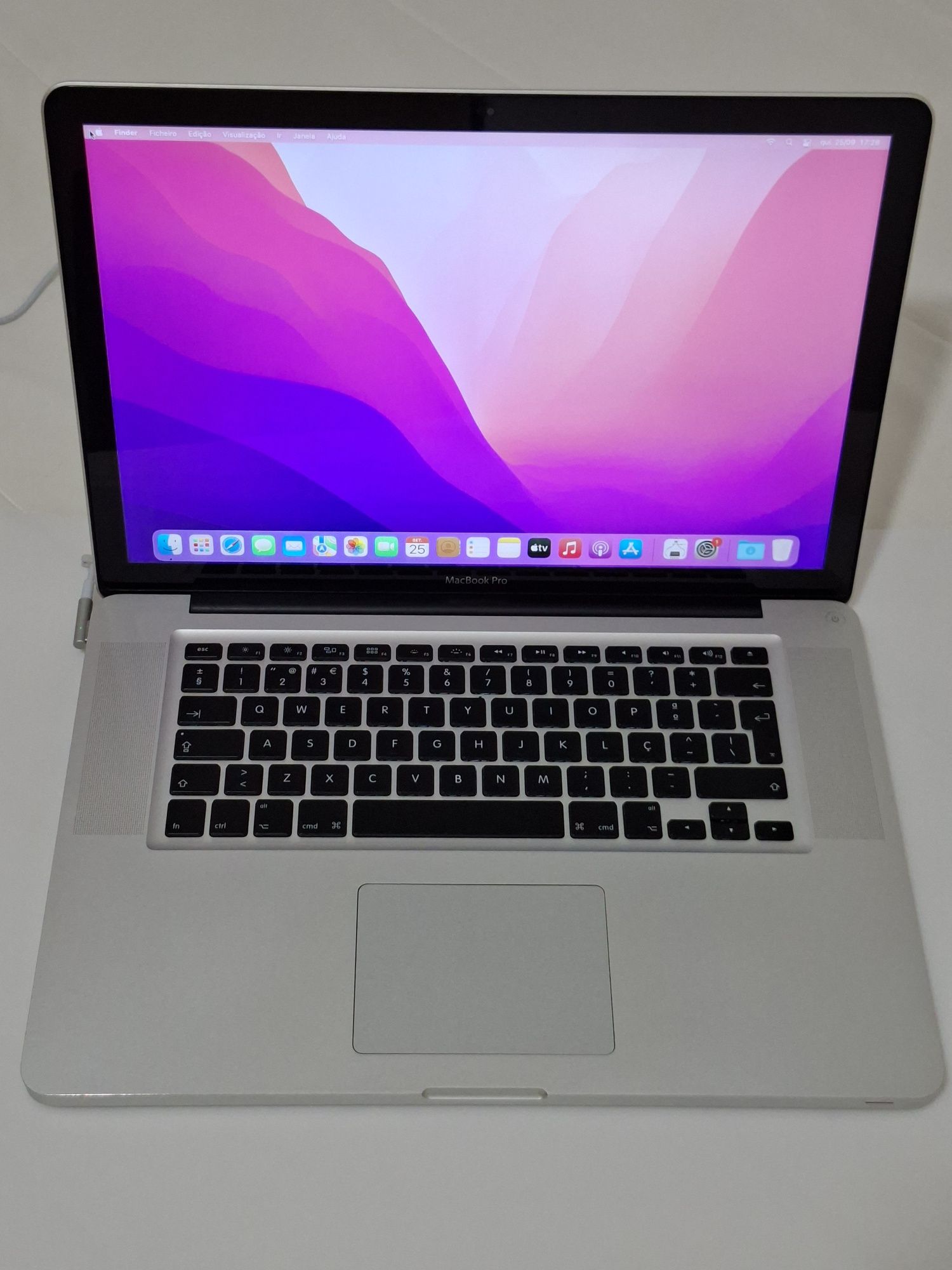 MacBook Pro Core i7 MacOS Monterey| SSD 240G | 8 Gig RAM , Impecável