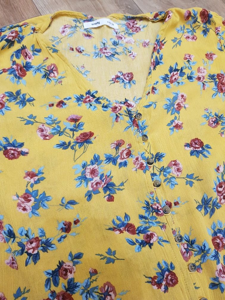 Krótka bluzeczka w kwiaty na lato