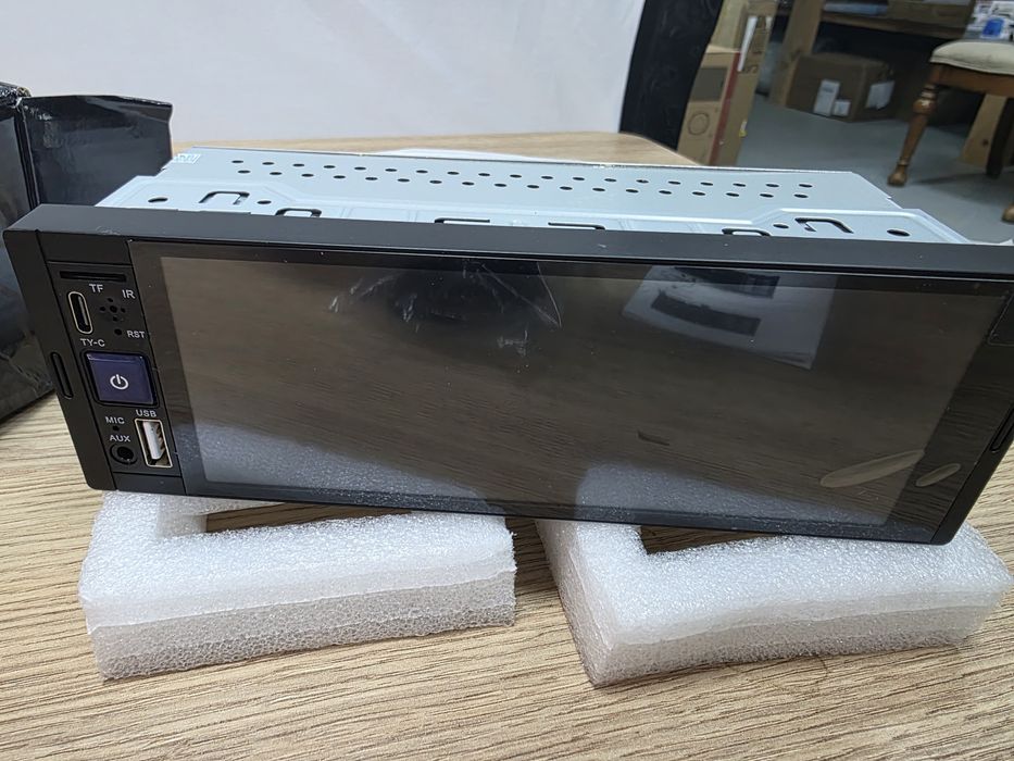 odtwarzacz multimedialny do samochodu marki NaviFly