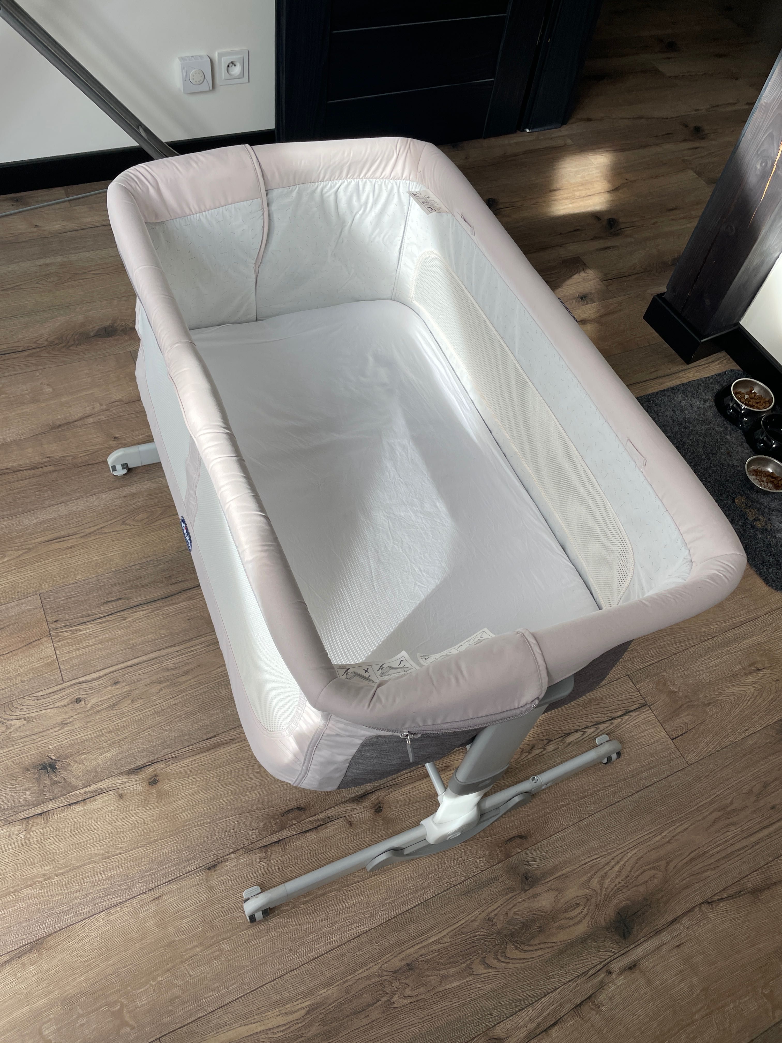 Dostawka Chicco Next2Me Dream łóżeczko szare