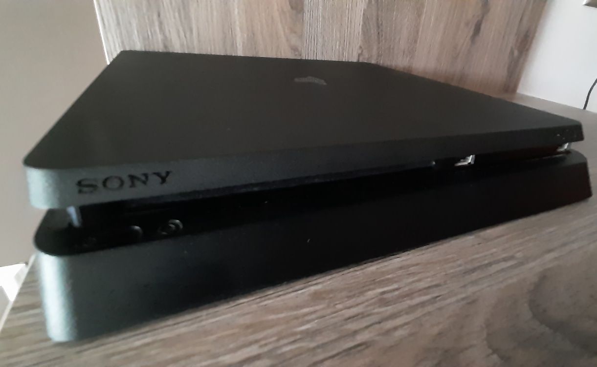 Игровая приставка Play station 4 slim 1 Tb.